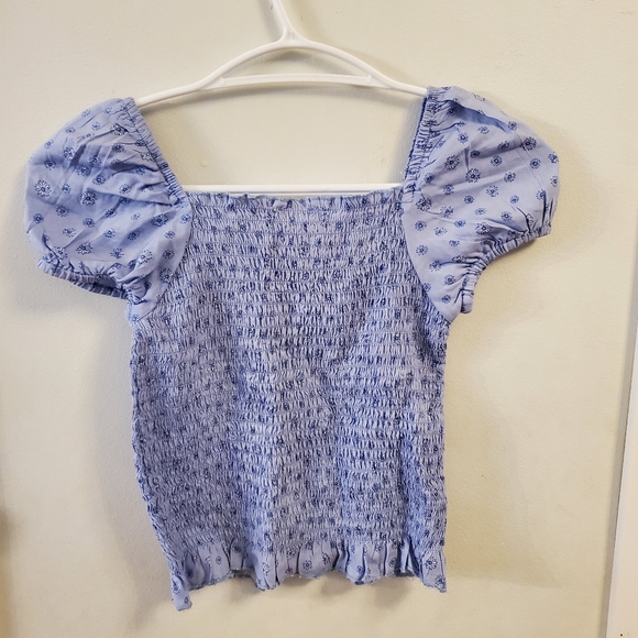 A blue ruched top - Picture 2 of 4